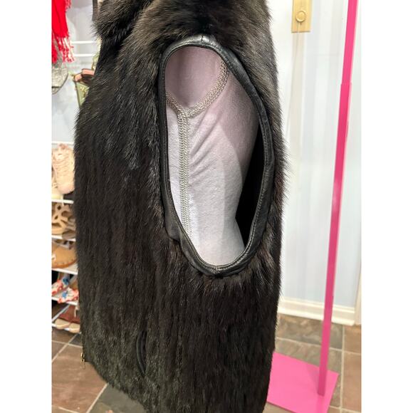 Reversible Mink & Leather Vest - Picture 9 of 10
